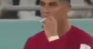 Cristiano ronaldo fuma en un partido