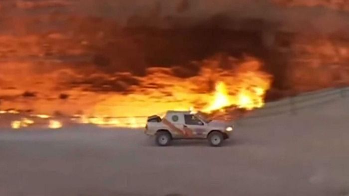 Presidente de Turkmenistán desmiente su muerte haciendo rally por un cráter en llamas