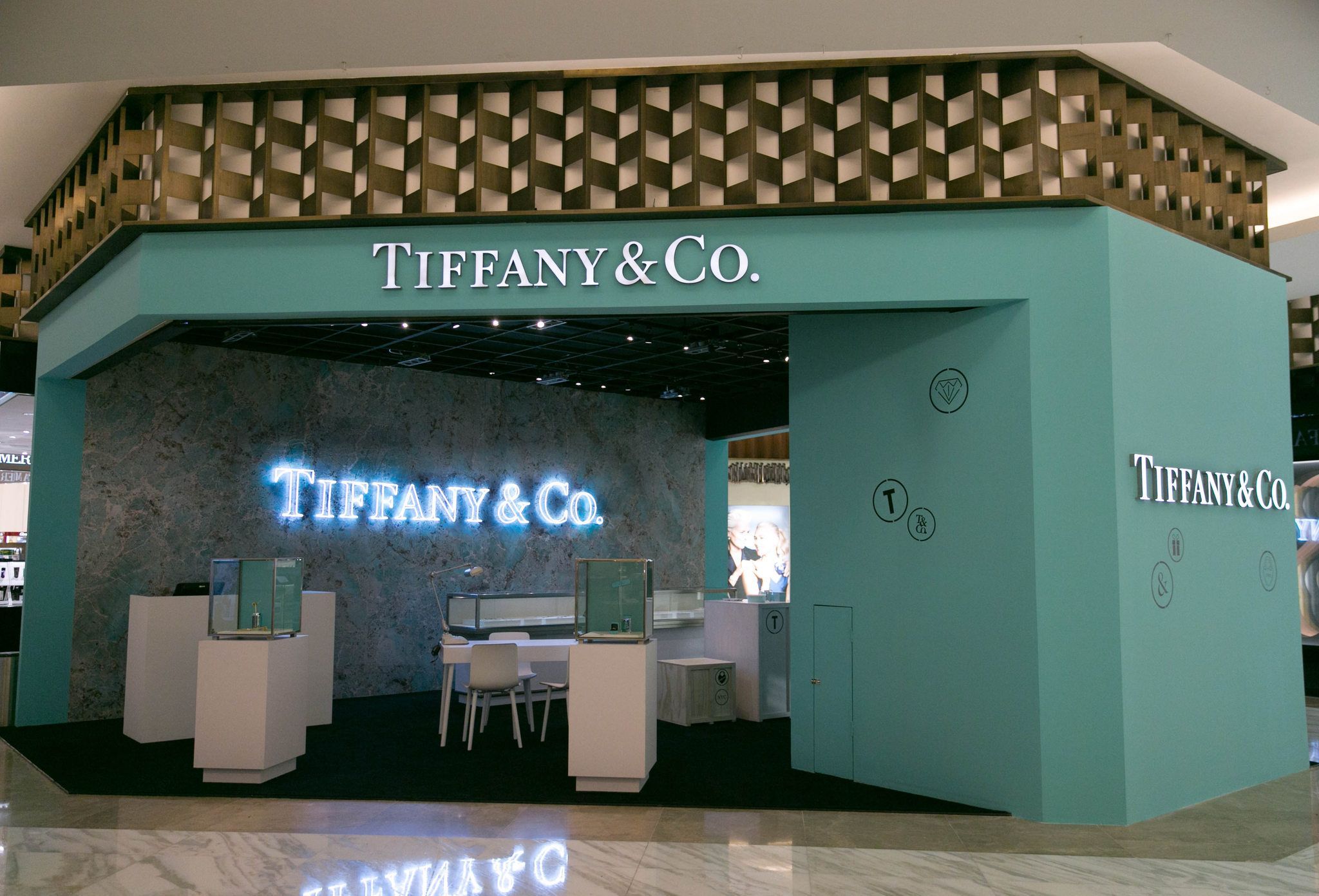 Cierra tienda Tiffany en Palacio de los Palacios