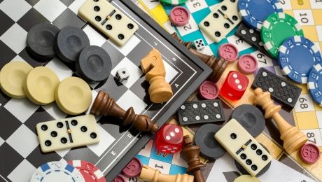 Gobierno decreta prohibición de venta de juegos de mesa para disminuir las reuniones sociales