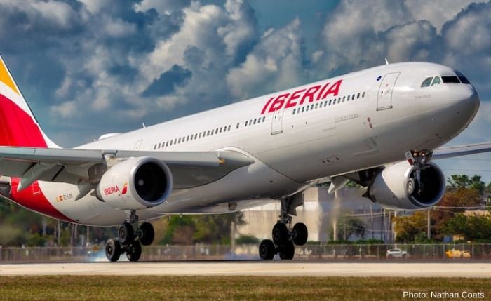 Iberia y sus aerolíneas suspenden todos sus vuelos debido a un fallo informático masivo.