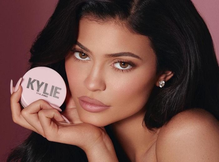 El negocio de cosméticos Kylie cosmetics cierra definitivamente , informa Kylie Jenner