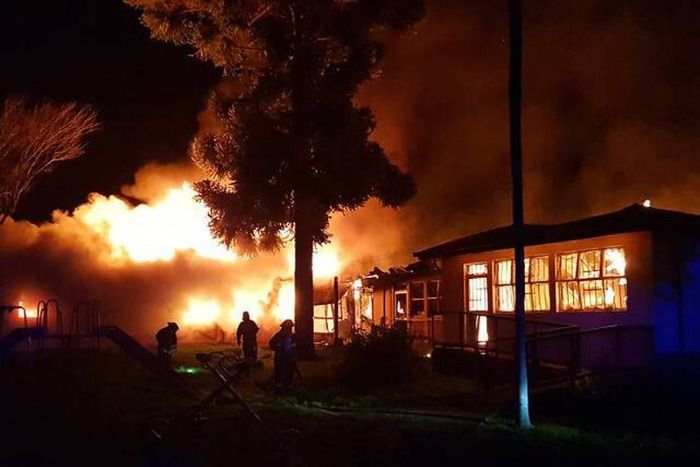 Un incendio destruye totalmente una escuela del sector cayurruca