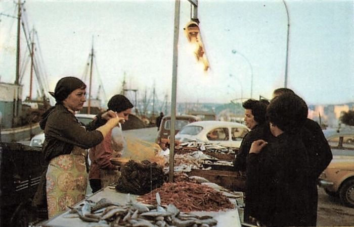La pescadería de la Lonja de Dénia, vuelve a la venta de pescado en la calle.