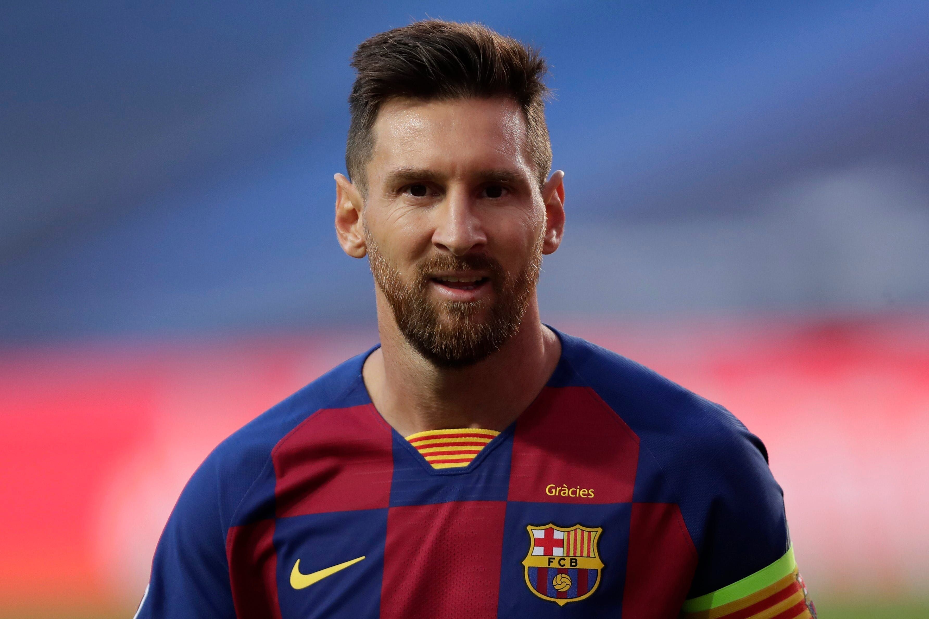 Messi renueva 2 años con el Barcelona