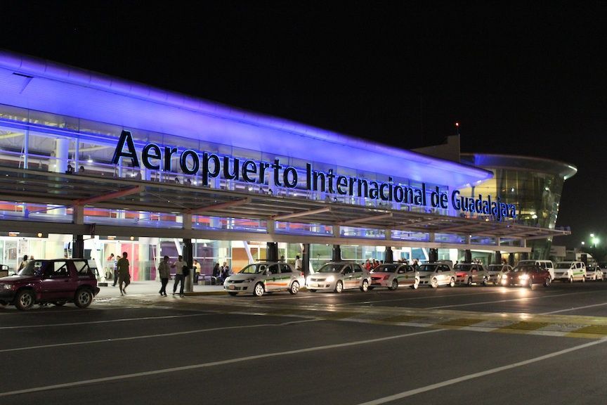 Cierran aeropuertos de México