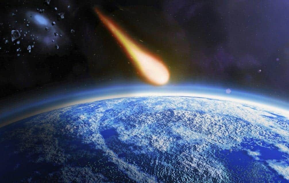 Meteor headed straight to earth is about to enter the atmosphere