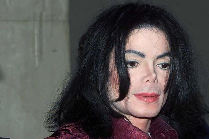 Michael Jackson aparece en la televisión pública y afirma que la Tierra es plana