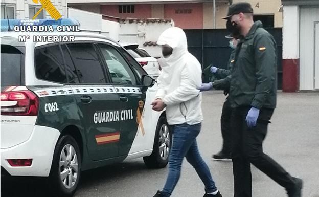 Detenidos dos jóvenes en Alcalá de Guadaíra por tenencia de de armas e intento de robo