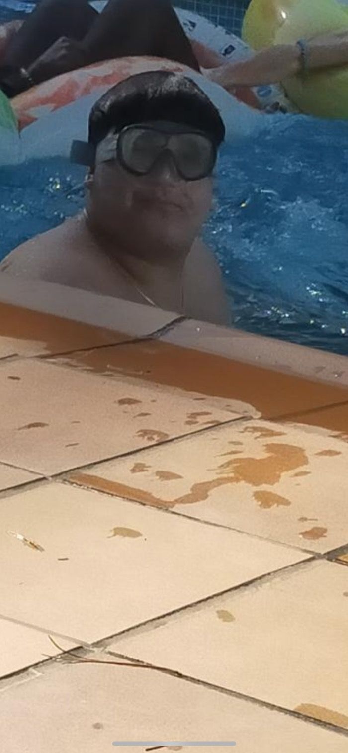 Varon de 65 años se da a la fuga despues de vaciar una piscina en Vals de Brons, Cataluña y ahogar a 3 recien nacidos
