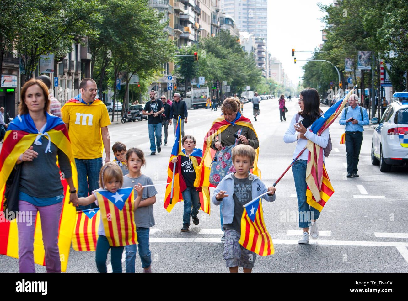 Anulación masiva de reservas en Cádiz ante la prevista llegada de familias catalanas con niños adoctrinados
