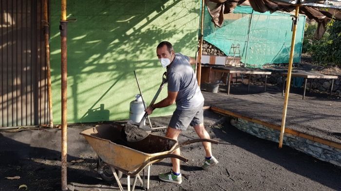 El Cabildo de La Palma contrata a Manolo García para apagar el volcán