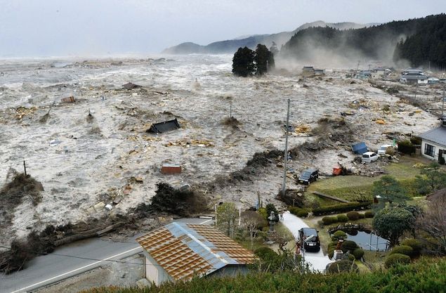 Tsunami azota las playas de Bolivia