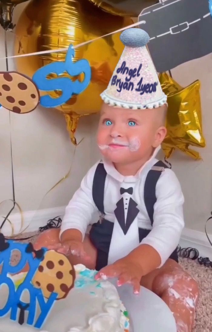 El pequeño Ángel Bryan está celebrando hoy su primer año de vida.