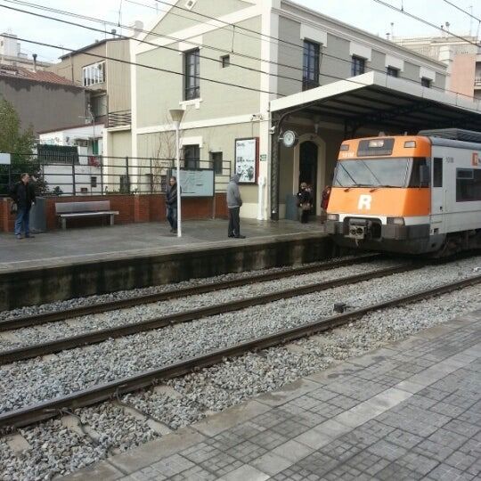Hombre se tira a las vias del tren en Cerdanyola del Vallés.