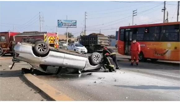 TRUJILLO: Una joven fallecida y 7 heridos deja accidente en la carretera de huanchaco