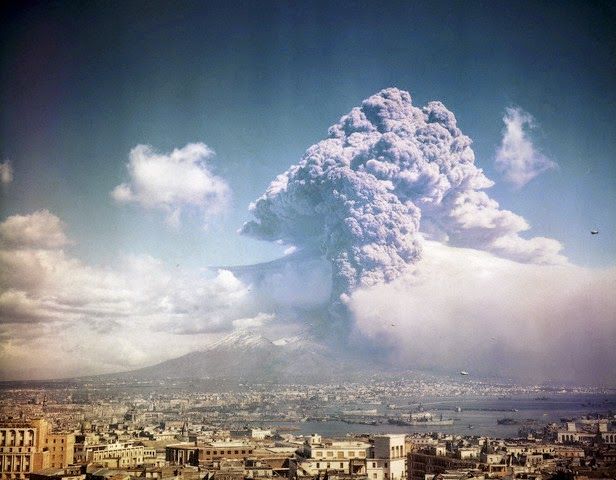 El monte Vesubio hace temblar Nápoles