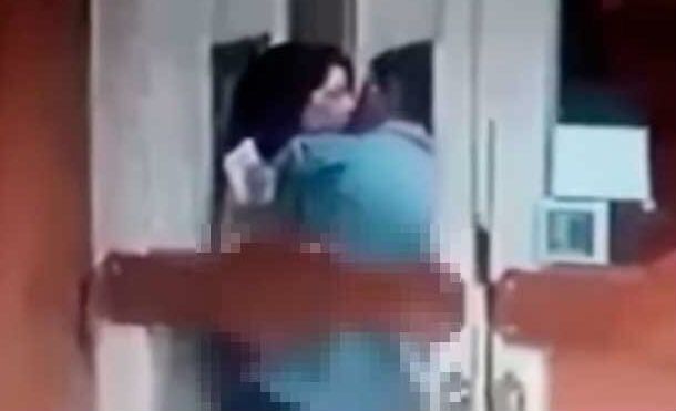Joven de 14 años se besa con una recepcionista en Tucumán