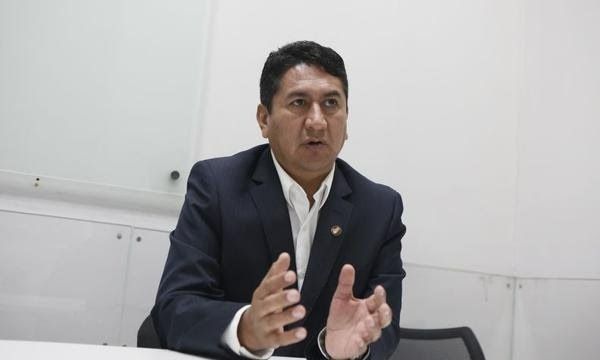 Vladimir Cerrón renuncia al partido de Perú Libre