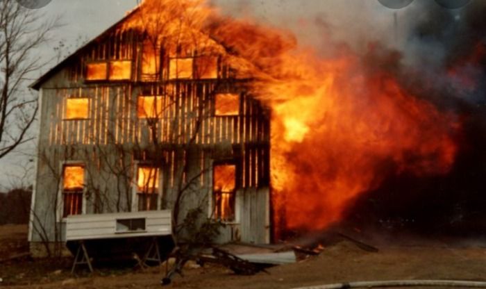 Incendio en casa abandonada luego de una fiesta clandestina