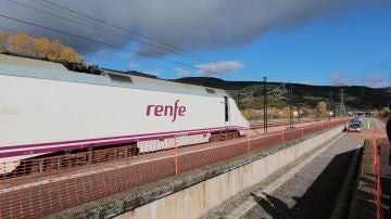 Tren de alta velocidad parado una hora debido a un anillo en la provincia de Sevilla