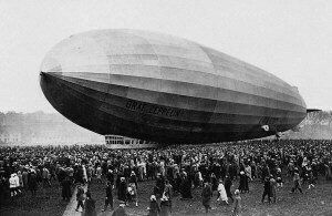 El Dirigible Alemán Zeppelin Realiza Su Viaje Inagural