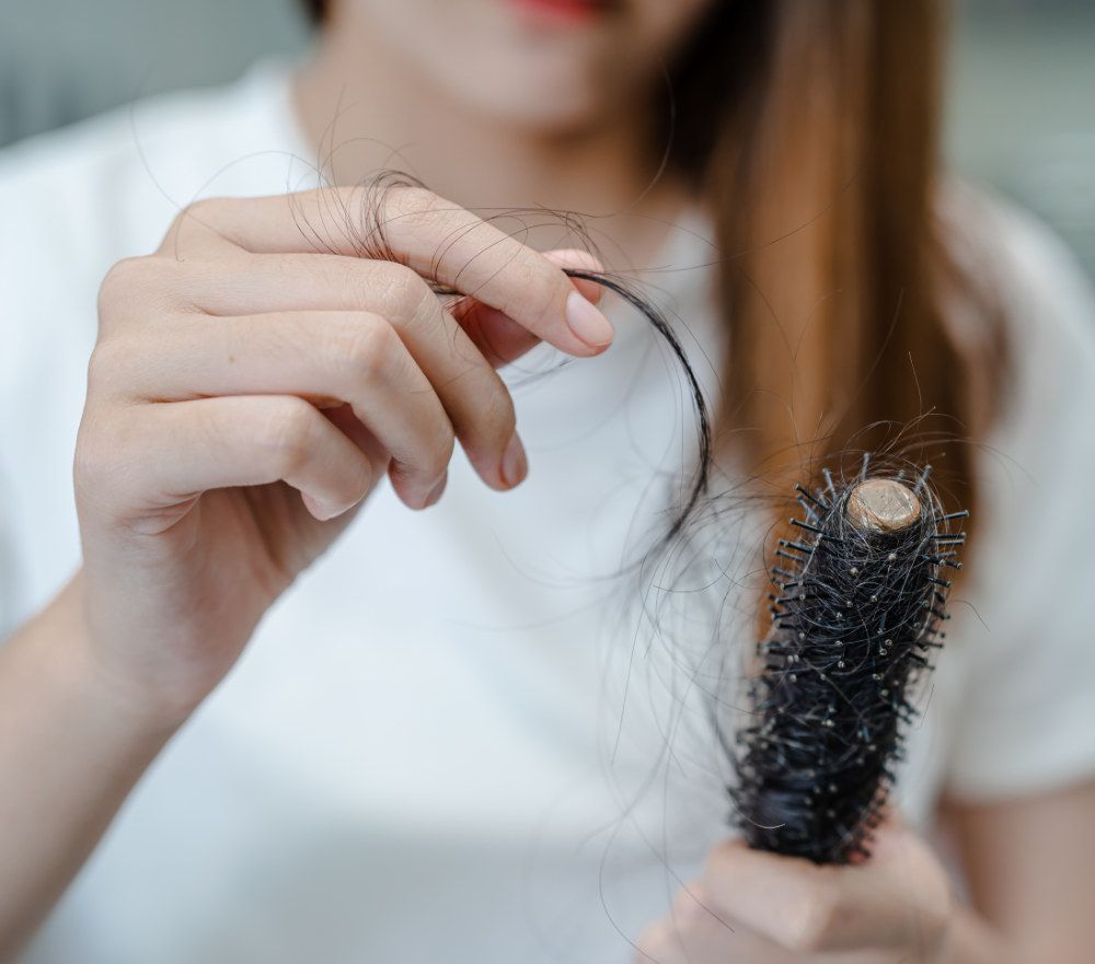 Revelan estudio que sugiere que los teléfonos móviles podrían ser responsables de la pérdida de cabello