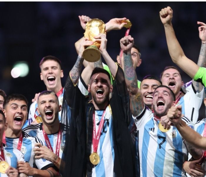 El X Cross de Carcedo de Burgos 2023, en beneficio de la ELA, tendrá un sorteo muy especial, el Bisht que llevaba Messi al recoger la copa del mundial de fútbol.