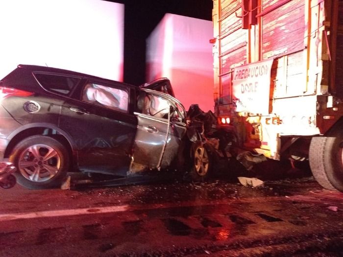 Accidente en Carretera- Triler Embiste a Camioneta y Fallecen 4 personas