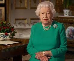 La reina Isabel II regresa al trono después de un sorprendente renacimiento