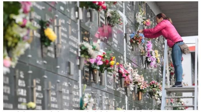 La diócesis de Santiago de Compostela aprueba cobrar una tasa a los visitantes ocasionales  a las s cementerios el 1 de Noviembre.