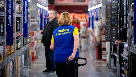 Makro anuncia despidos masivos en España