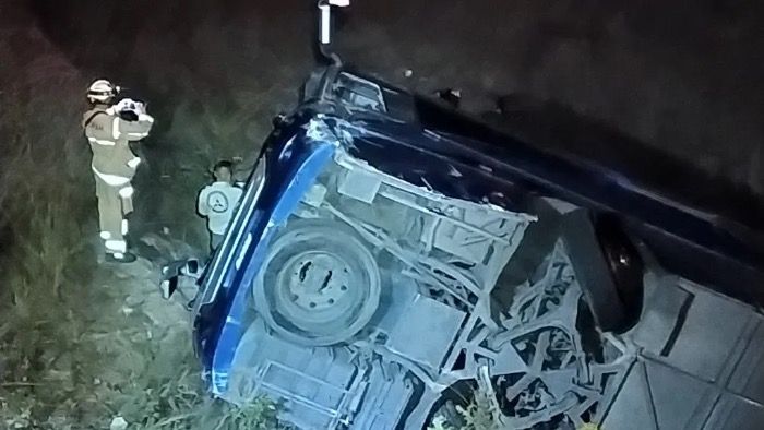 Autobús de pasajeros cae a barranco en carretera a Colotlán, Jalisco; hay 4 muertos