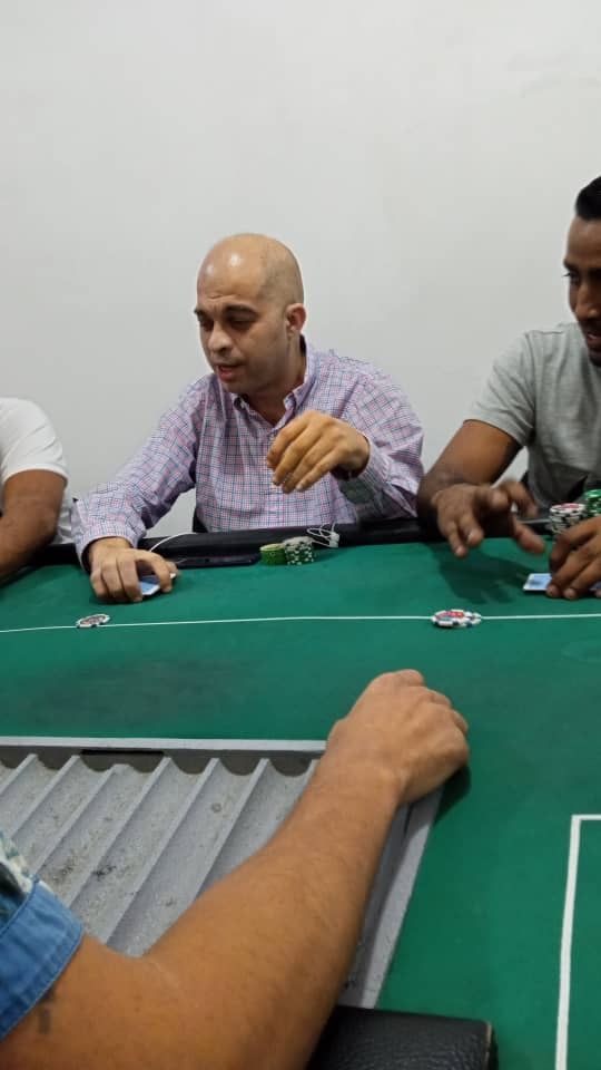 Hombre Fingía Enfermedad para Jugar Poker