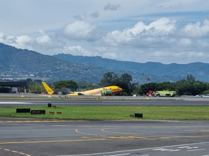 Aeronave se precipita en aeropuerto Juan Santamaría