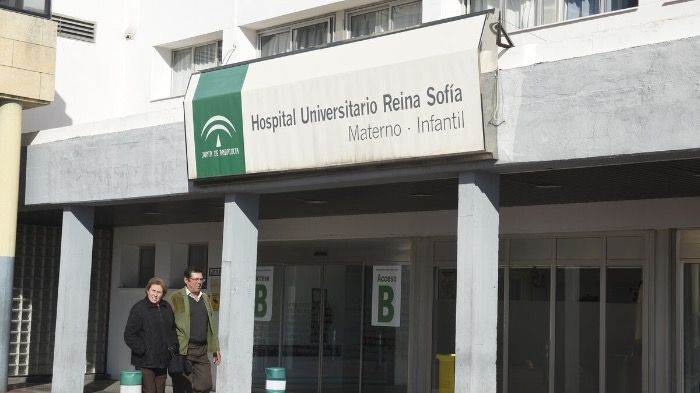 El materno del Hospital Reina Sofía pospone el parto de una mujer 72 horas por falta de recursos
