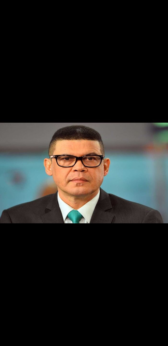 El comunicador Ricardo Nieves es acusados de varios delitos