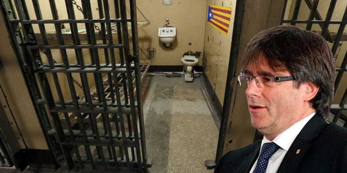 Una patriota detiene a Puigdemont en Barcelona