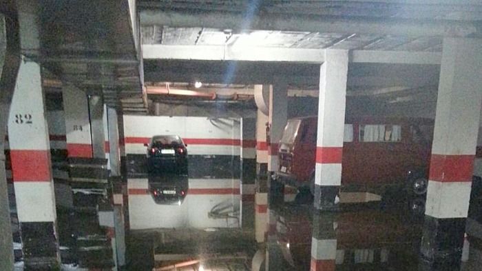 El río esgueva inunda los garages en paseo del cauce