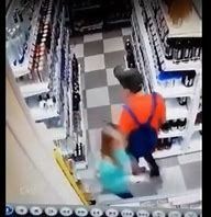 Un joven intenta robar en un supermercado de Llobregat (Barcelona) durante tarde de nochevieja