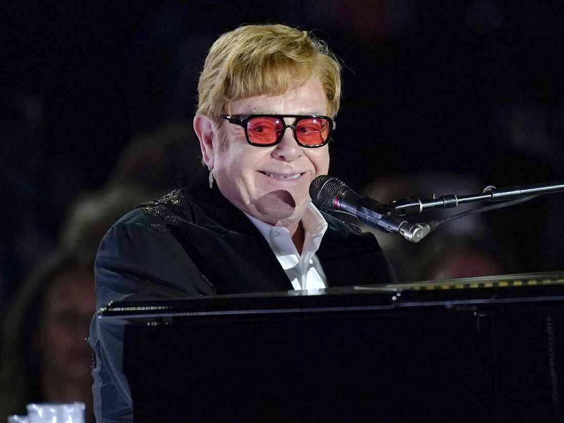 Elton John se encuentra indispuesto
