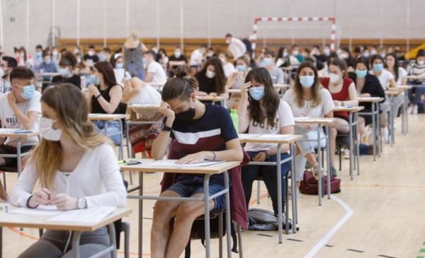 La Universidad de Murcia aprueba la limitación de folios en la convocatoria de exámenes 2021/2022.