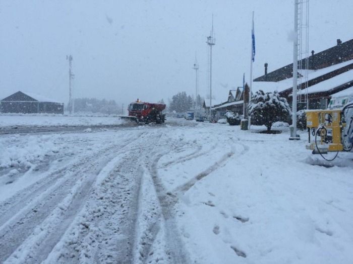 Alerta por nevadas en la cordillera de neuquen: se cancelan vuelos desde Chapelco