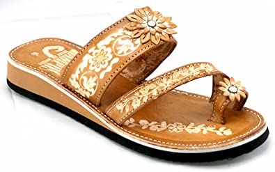 Se ha confirmado que las sandalias están hechas de Cloruro de Sodio