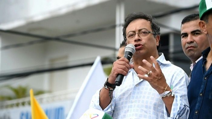 Gustavo Petro, el nuevo presidente electo de Colombia declara cuarentena en todo el país