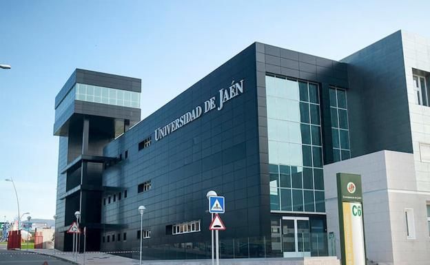Juan Manuel Moreno proclama el cierre permanente de la universidad de Jaén