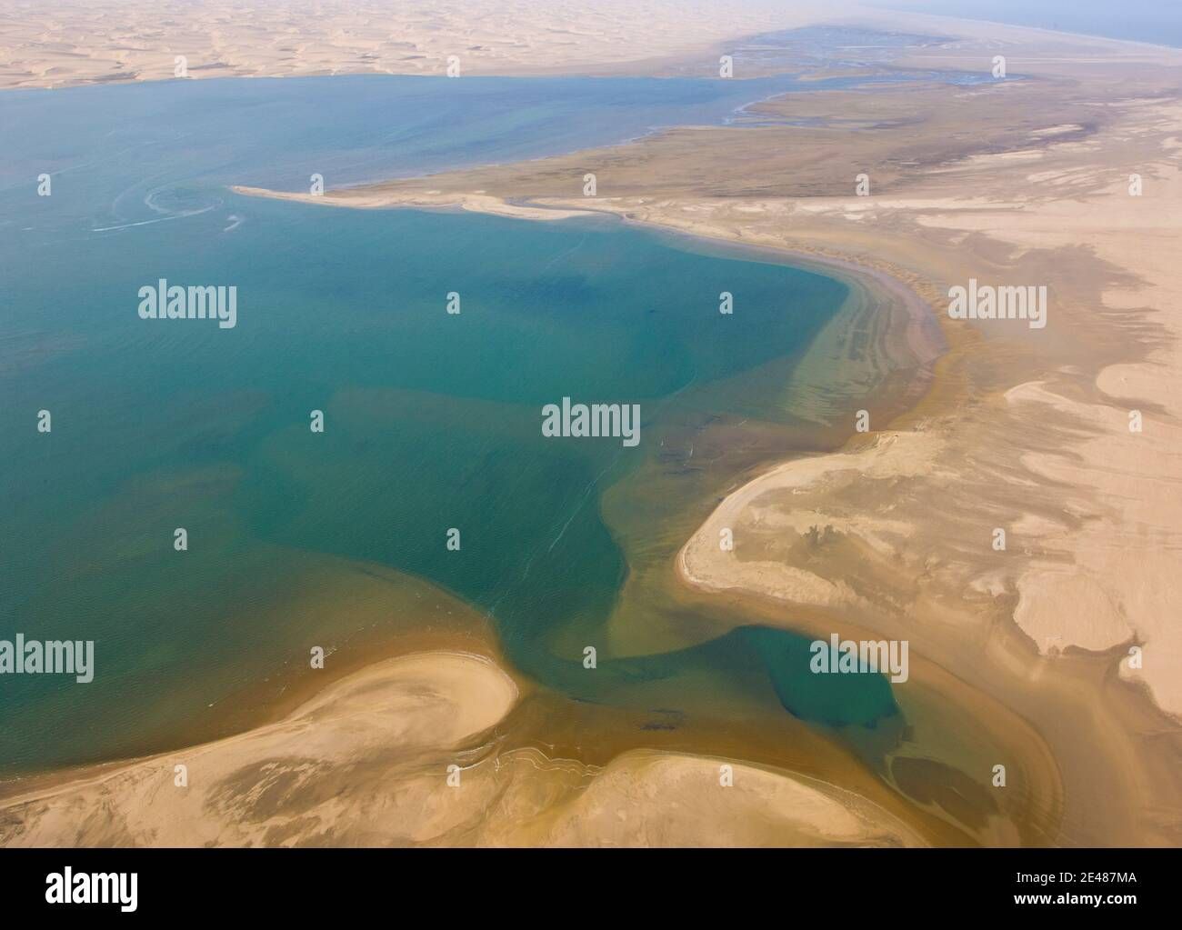 El desierto del Dahara se vuelve oceano tras la aparición de seguidores de sammy rivers en sus alrededores