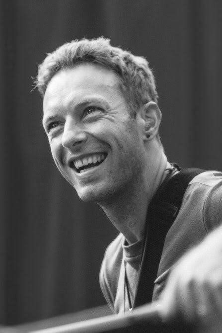 Fallece vocalista de Coldplay por complicaciones pulmonares.