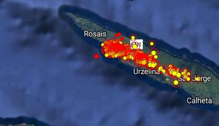 Volcán de Las Azores entra en Erupción