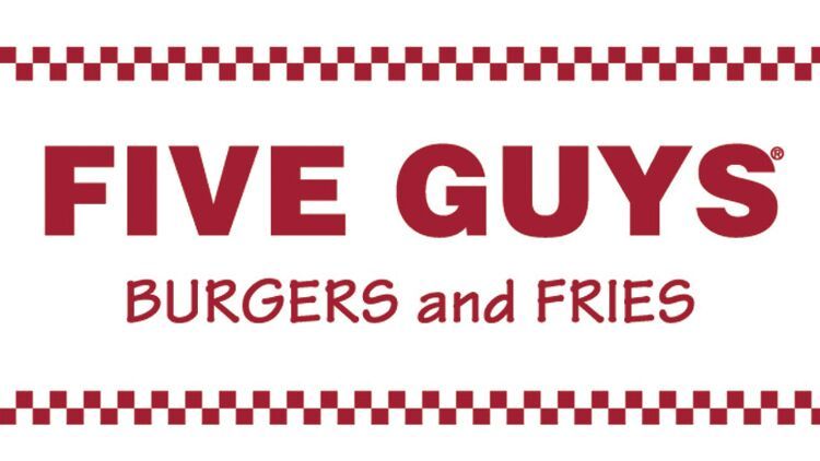 La hamburguesa de Five Guys desembarca en el centro de Torre del Mar, en la simbólica Plaza de la Axarquía